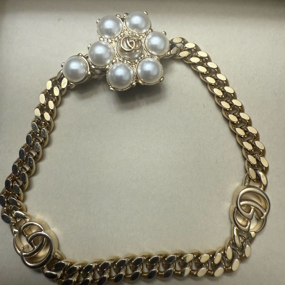 Brand new with box and dustbag Gucci Gold Tone Pearl  Bracelet size M